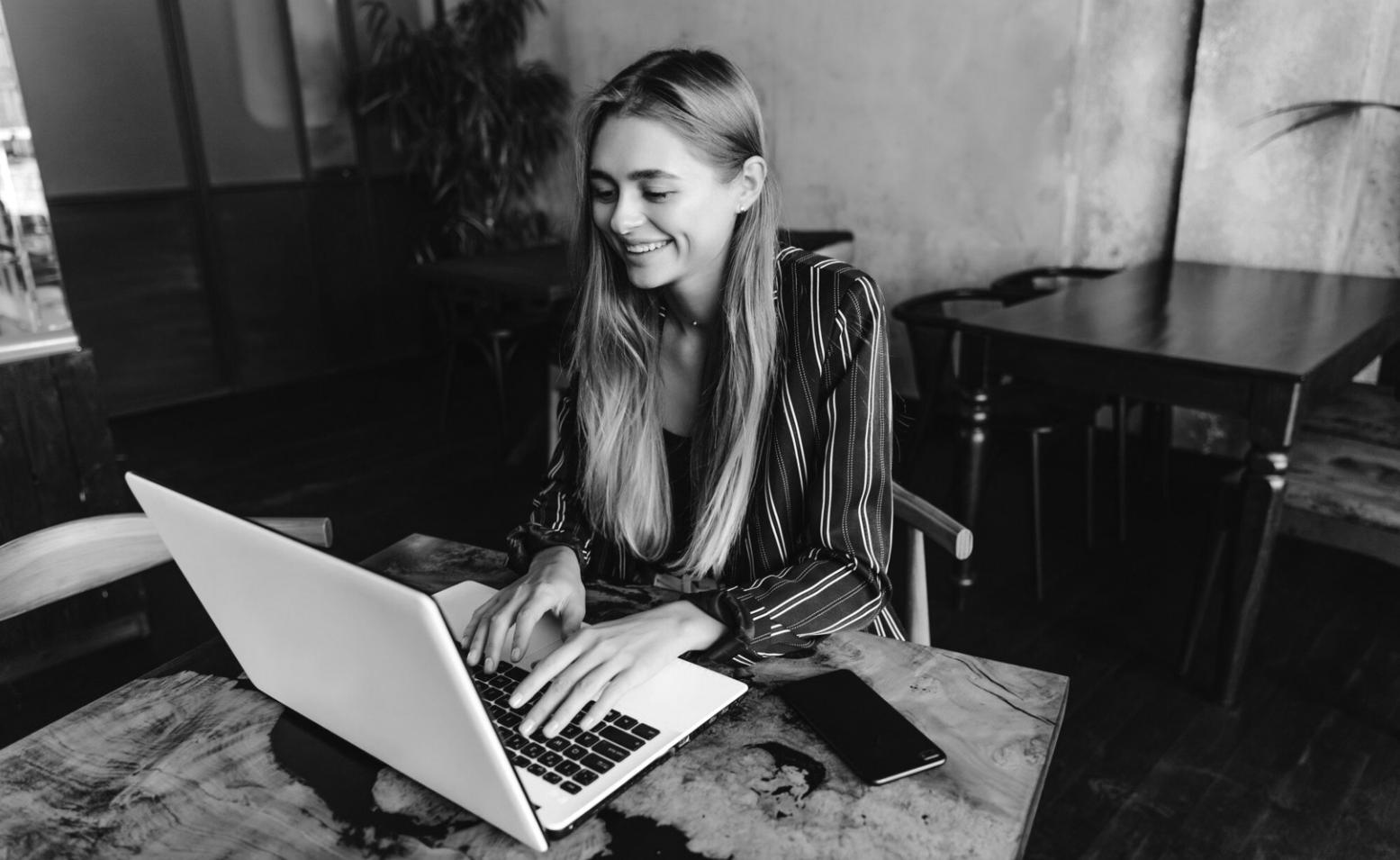 Equipe da Hyphex trabalhando em soluções de segurança para jogos móveis